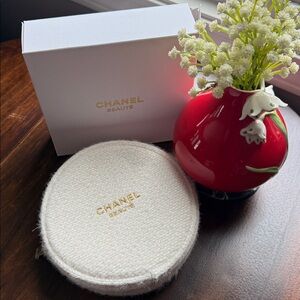 New CHANEL Beauté Cream Round Zip Makeup Pouch Limited Edition in box